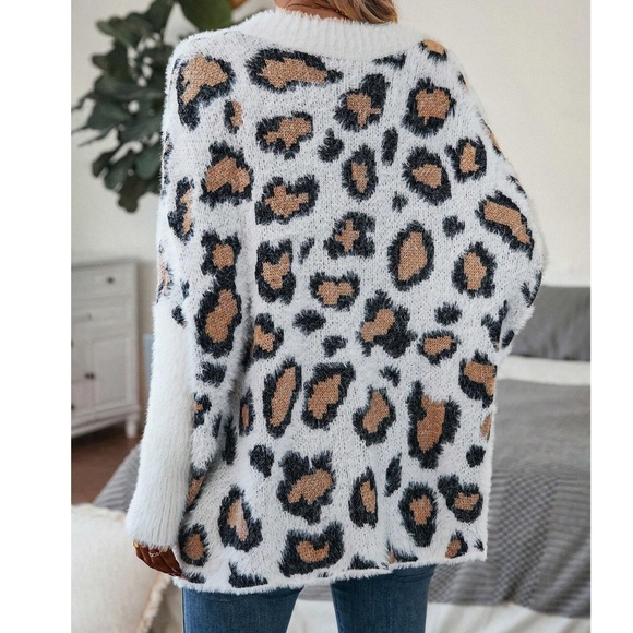 Fuzzy Leopard Print oversized Open Front Cardigan - Picture 3 of 8